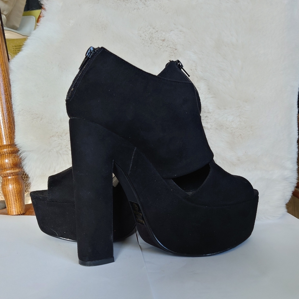 6″ black suede Charlotte Russe Jubilo heels - Picture 4 of 10